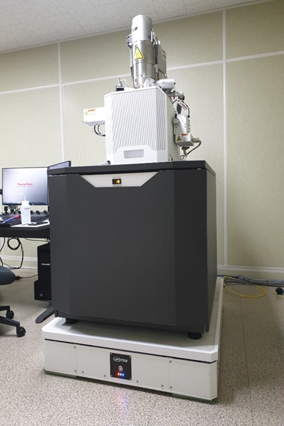 用FEI ThermoFisher Quattro SEM对VAIS-PB隔振